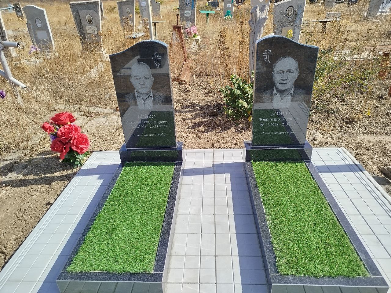 Гранитный памятник