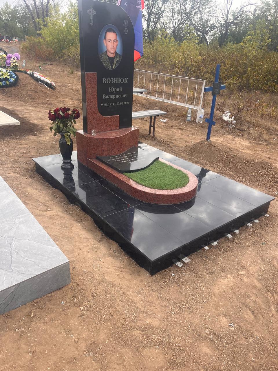 Гранитный памятник